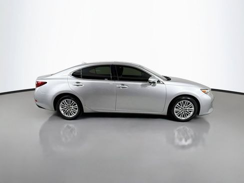 Used 2014 Lexus ES 350 w/ Luxury Package FWD image 4
