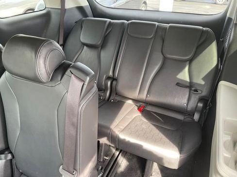 Used 2024 Kia Carnival LX FWD image 20