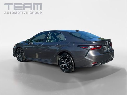 Used 2023 Toyota Camry SE image 5