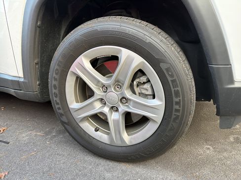 Used 2023 Jeep Compass Latitude image 13