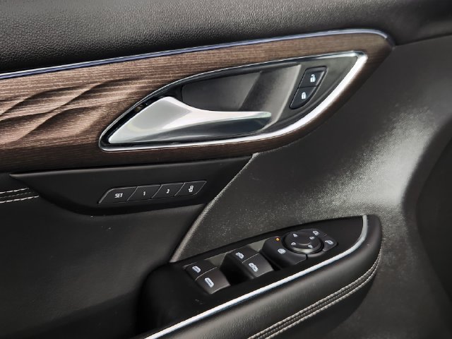 Used 2022 Buick Envision Avenir w/ Technology Package II AWD/4WD image 12