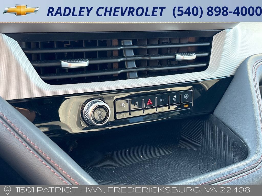 Used 2025 Ford Explorer Active AWD/4WD image 10
