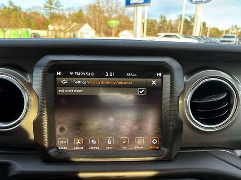 Used 2022 Jeep Wrangler Unlimited Sahara image 24