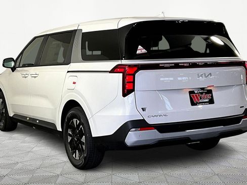 New 2026 Kia Carnival LXS FWD image 4