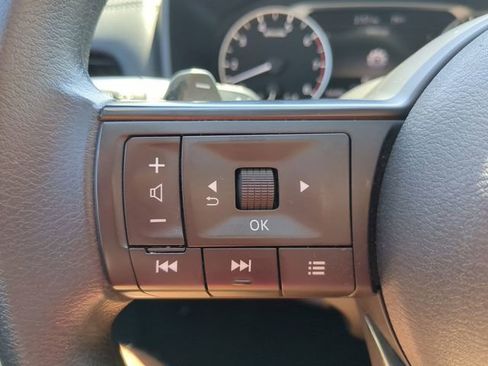 Used 2024 Nissan Rogue S FWD image 16