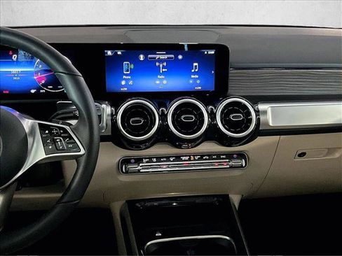 Used 2026 Mercedes-Benz GLB 250 image 8