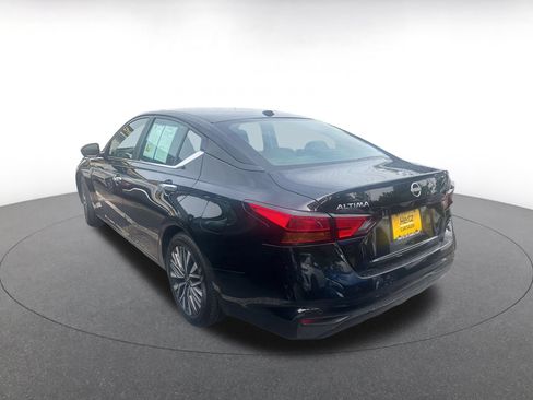 Used 2025 Nissan Altima 2.5 SV FWD image 5