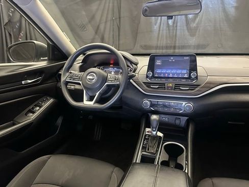 Used 2024 Nissan Altima 2.5 SV FWD image 19