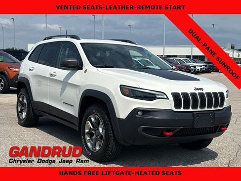 Used 2019 Jeep Cherokee Trailhawk AWD/4WD image 1