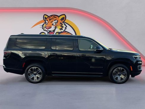 Used 2024 Jeep Wagoneer L Series II w/ Flexible Seating Group image 4