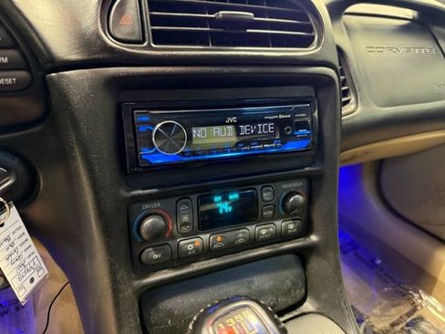 Used 2001 Chevrolet Corvette Coupe w/ Preferred Equipment Group2 image 19