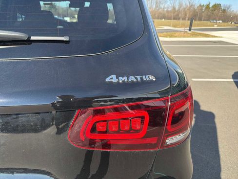 Used 2022 Mercedes-Benz GLC 300 4MATIC image 11