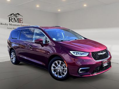 Used 2021 Chrysler Pacifica Touring-L w/ Uconnect Theater Family Group