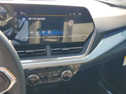 New 2026 Chevrolet Trax LT w/ Midnight Edition FWD image 9