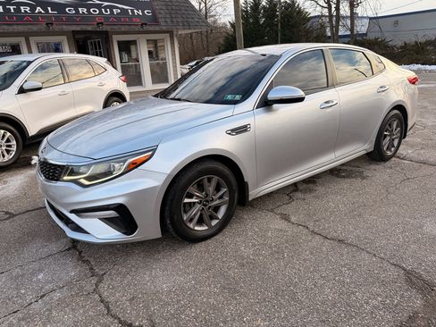 Used 2020 Kia Optima LX image 3