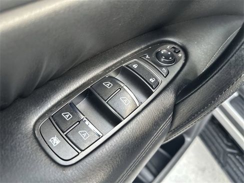 Used 2023 Nissan Armada SL w/ Captain's Chairs Package image 15