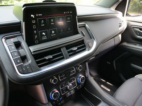 Used 2024 GMC Yukon XL SLT w/ SLT Luxury Package image 10