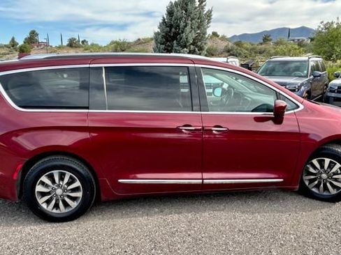 Used 2020 Chrysler Pacifica Touring-L Plus FWD image 6