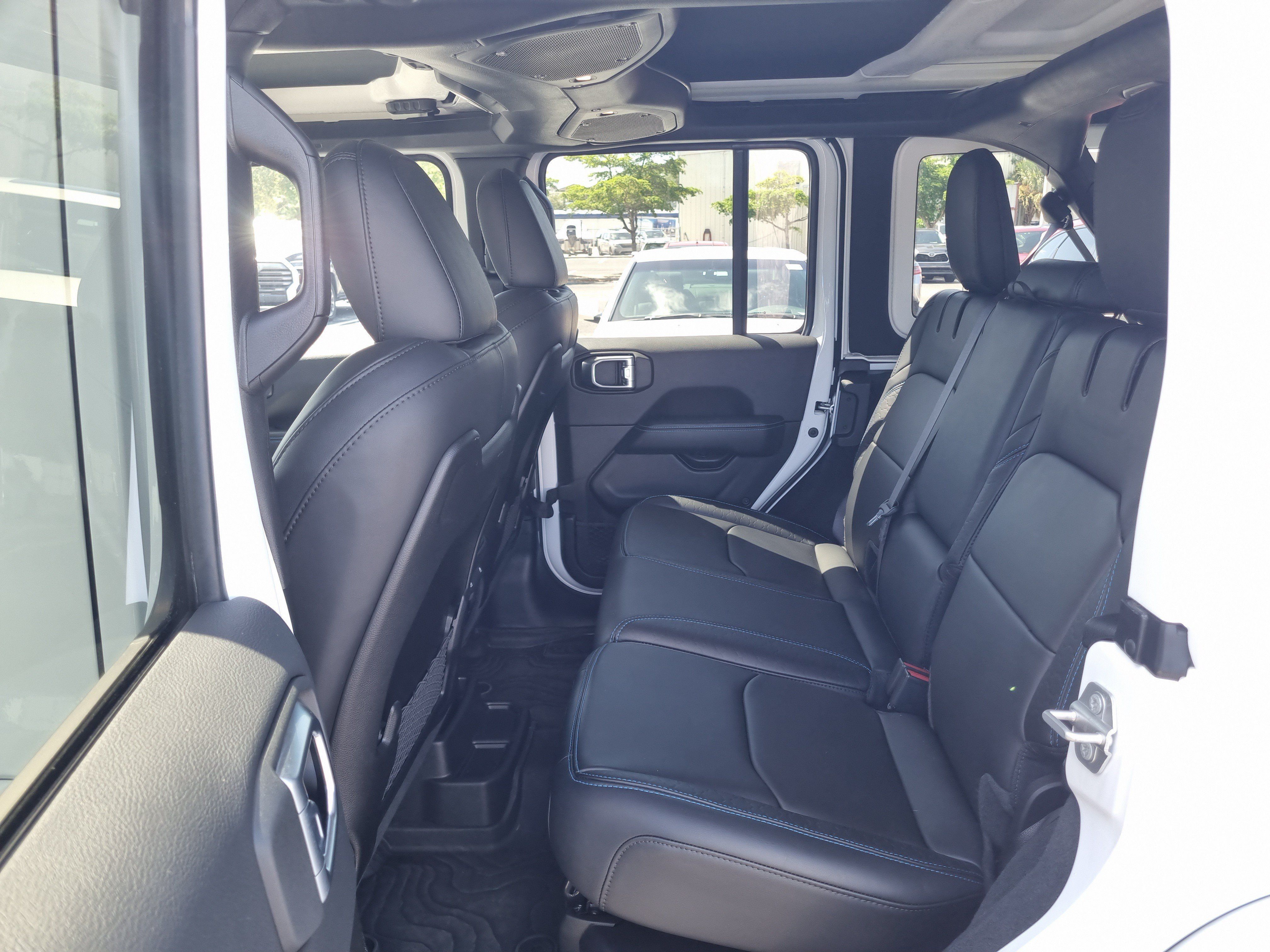 Used 2024 Jeep Wrangler High Altitude AWD/4WD image 10