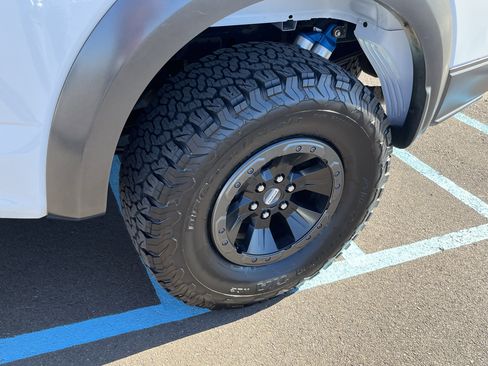 Used 2018 Ford F150 Raptor w/ Equipment Group 802A Luxury image 26