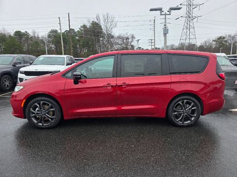 New 2026 Chrysler Pacifica Select image 9