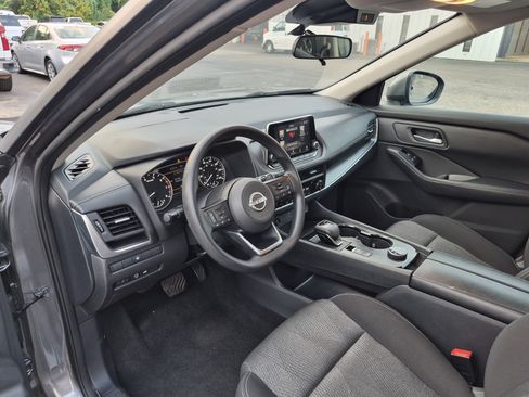Used 2024 Nissan Rogue SV AWD/4WD image 13