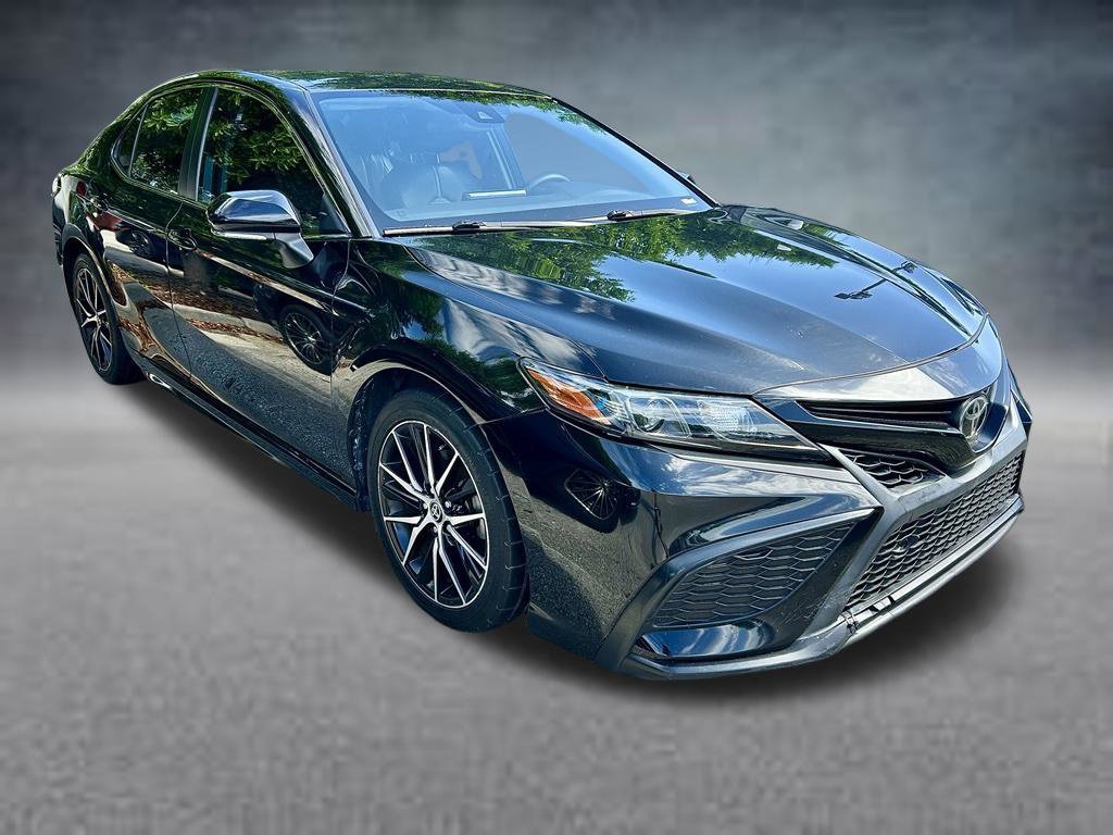 Used 2022 Toyota Camry SE FWD image 3