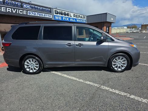 Used 2015 Toyota Sienna LE AWD/4WD image 8