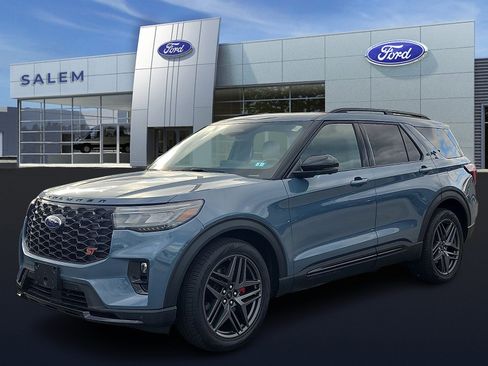 Used 2025 Ford Explorer ST image 7