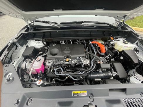 Used 2025 Toyota Highlander XLE AWD/4WD image 18