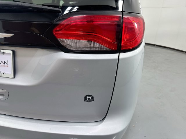 Used 2023 Chrysler Voyager LX FWD image 29