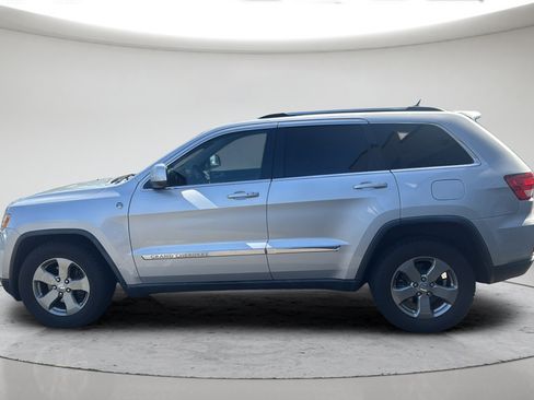 Used 2011 Jeep Grand Cherokee Laredo AWD/4WD image 10