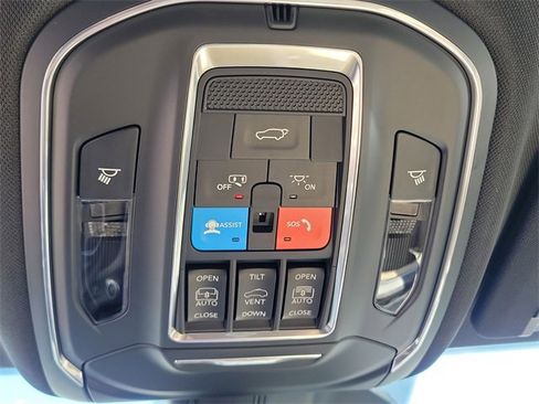 New 2025 Jeep Grand Cherokee L Limited w/ Luxury Tech Group II image 31