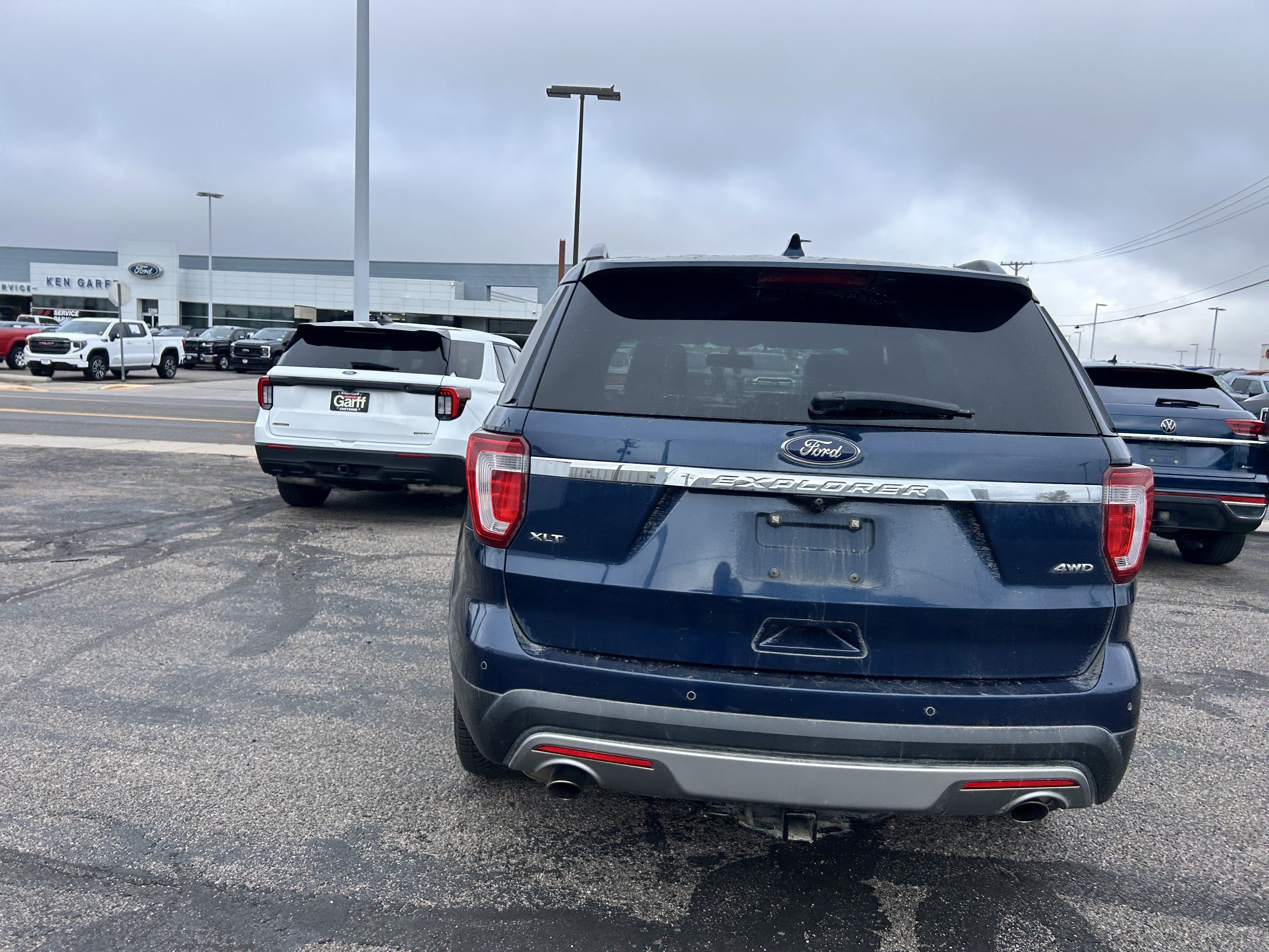 Used 2017 Ford Explorer XLT w/ Equipment Group 202A AWD/4WD image 4