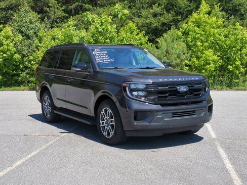 Certified 2025 Ford Expedition Active RWD image 2
