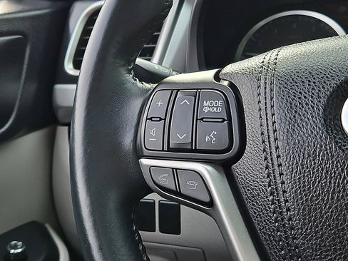 Used 2016 Toyota Highlander XLE image 21