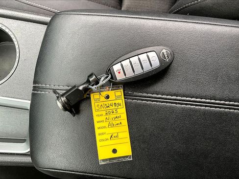 Certified 2025 Nissan Altima 2.5 SV FWD image 14