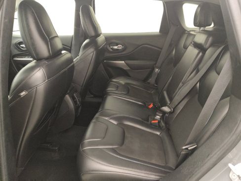 Used 2020 Jeep Cherokee Latitude Plus image 18