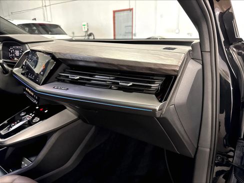 Used 2023 Audi Q4 e-tron Premium Plus w/ Premium Plus AWD/4WD image 17