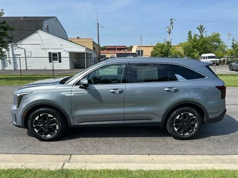 Certified 2024 Kia Sorento S FWD image 28