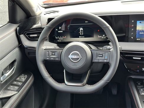 New 2025 Nissan Kicks SR image 17