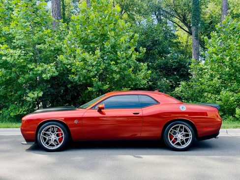 Used 2022 Dodge Challenger SRT Hellcat w/ Plus Package RWD image 9