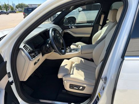 Used 2019 BMW X5 xDrive40i w/ Premium Package 2 AWD/4WD image 3