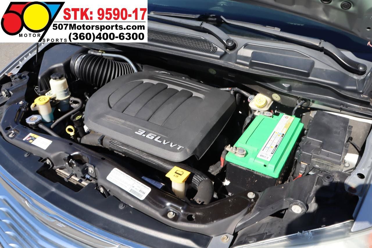 Used 2013 Chrysler Town & Country Touring FWD image 21