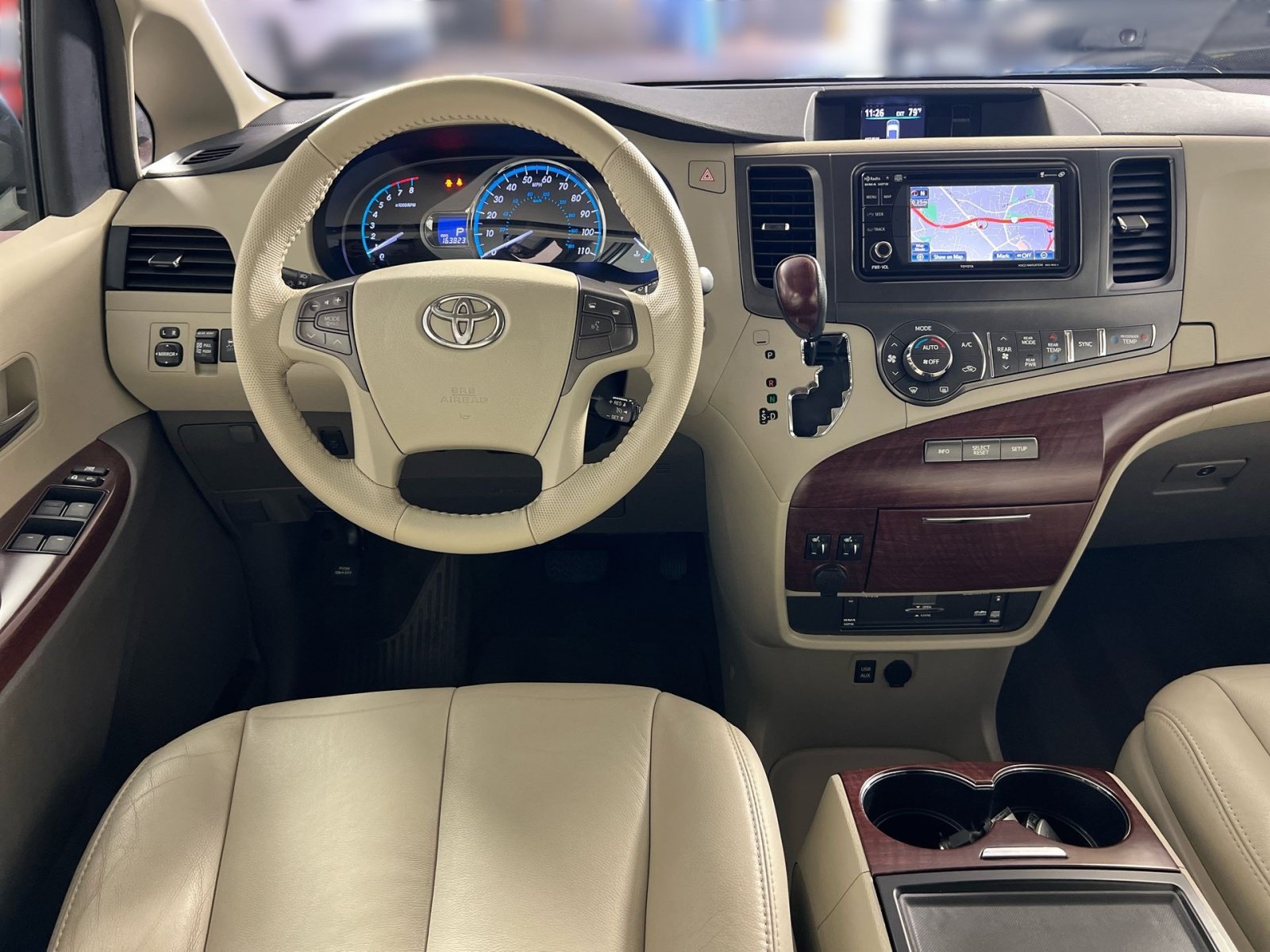 Used 2013 Toyota Sienna XLE w/ Entertainment Pkg FWD image 23