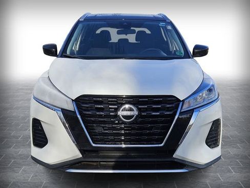 Used 2023 Nissan Kicks SV image 2