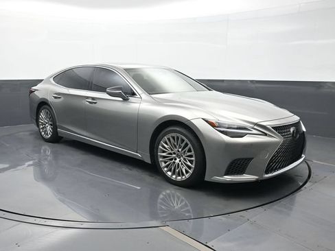 Used 2025 Lexus LS 500 w/ Accessory Package (Z1) RWD image 24