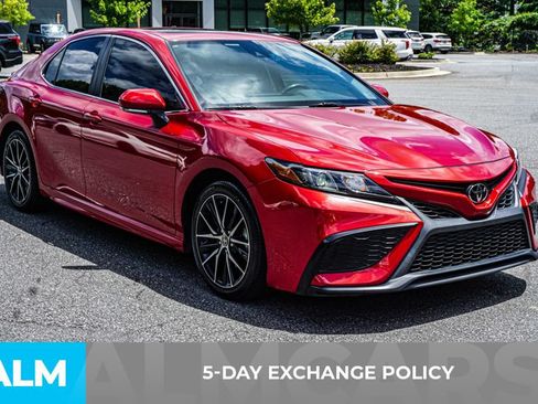 Used 2022 Toyota Camry SE w/ Convenience Package FWD image 4