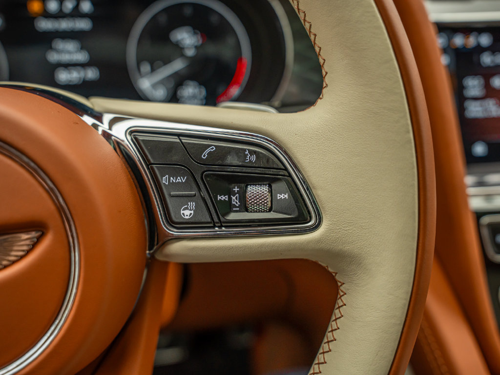 Used 2022 Bentley Bentayga AWD/4WD image 30