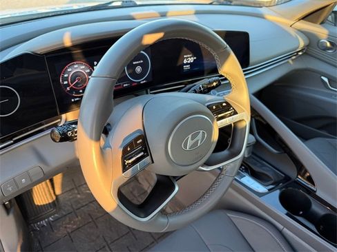 Used 2025 Hyundai Elantra SEL image 8